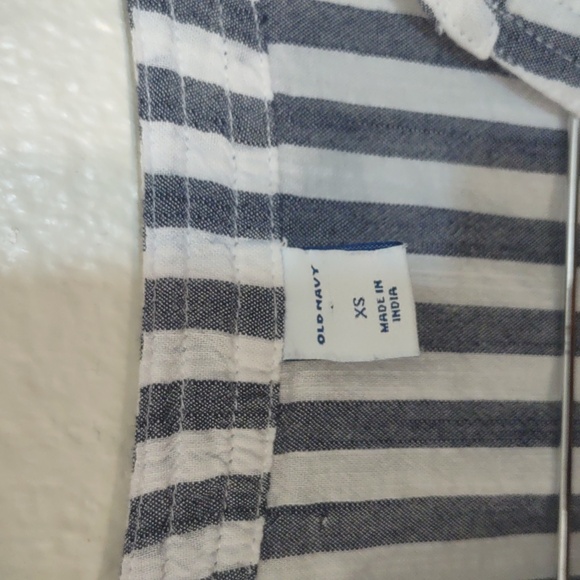 SLIGHTLY USED OLD NAVY LONG SLEEVE BUTTON SHIRT VERTICAL STRIPES SIZE XS - Picture 2 of 14